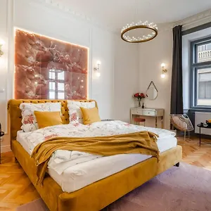 emperor-castle-view-suite.praguehotelsweb.com/
