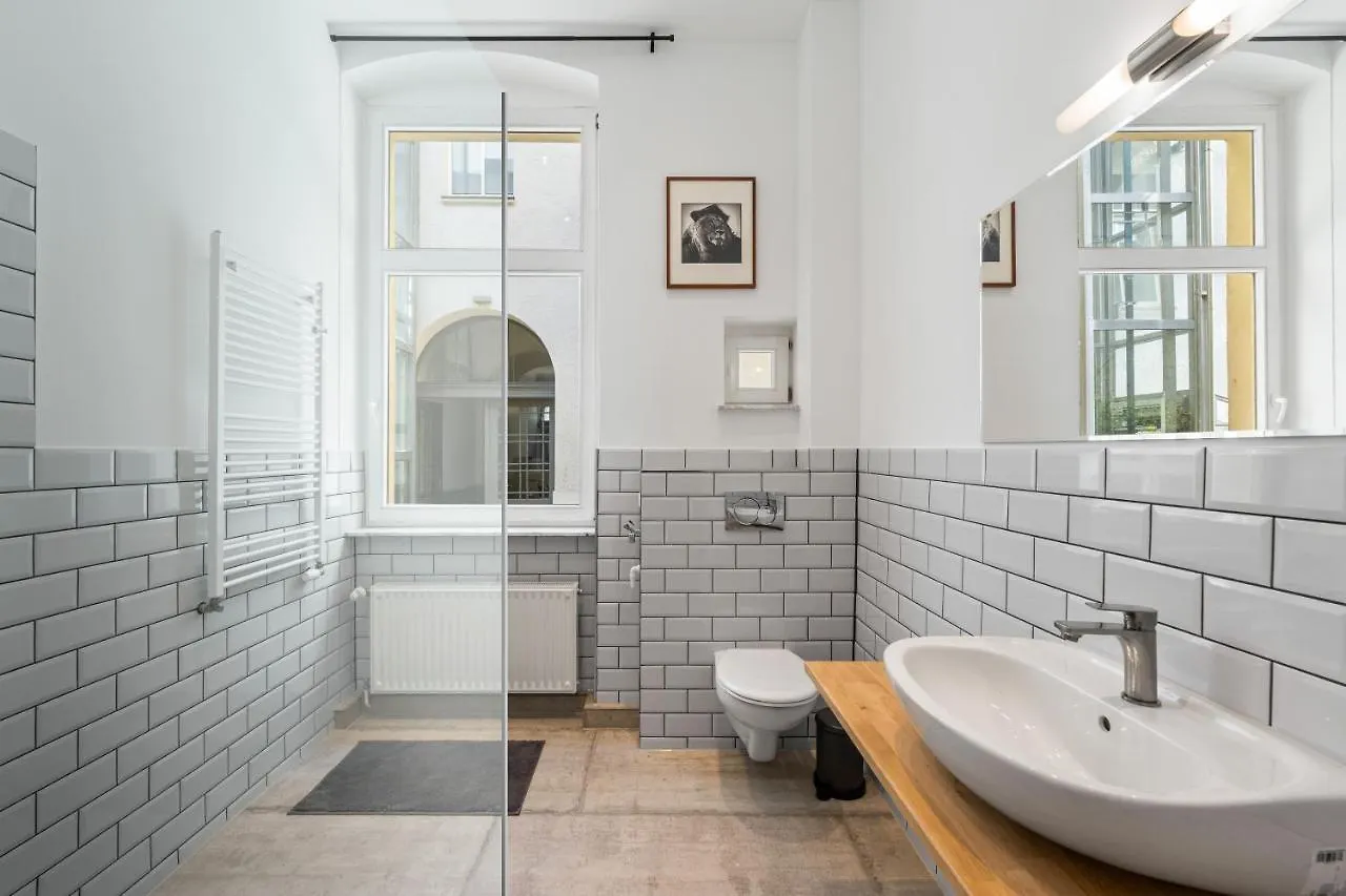The Tieckstr Loft For Up To 7 People With 2 Bathrooms Berlín 0*,